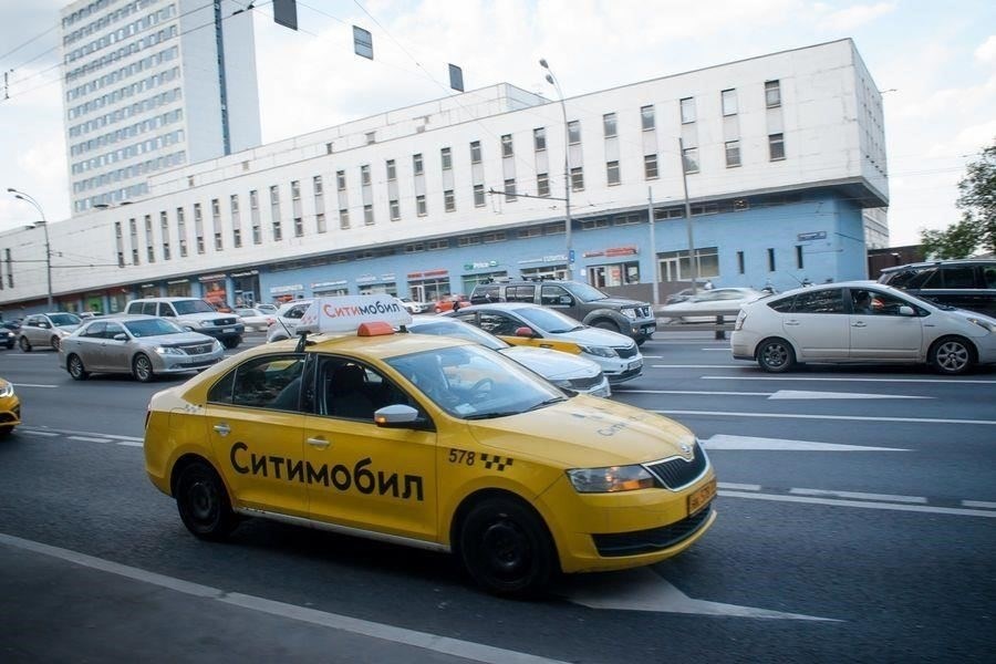 Услуги такси и роуд-шеринга в Москве во время ноябрьских каникул